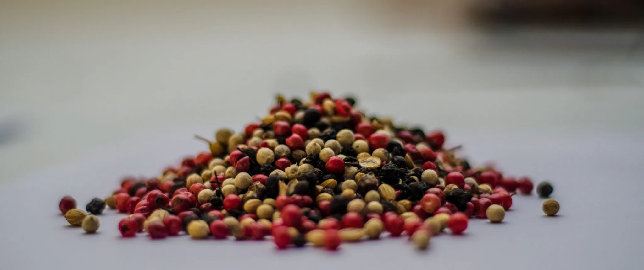 Mélange d'épices de Madagascar — poivre, cannelle, clou de girofle